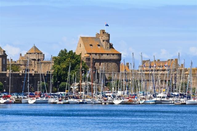 Francie Bretaň St Malo shutterstock_89807662.jpg