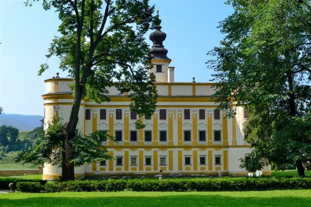 Slovensko - zámeček Markušovce shutterstock_1597856992.jpg