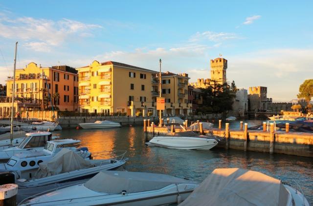 Itálie - Lago di Garda - Sirmione shutterstock_142712305.jpg