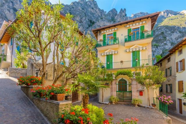 Itálie Lago di Garda Limone shutterstock_316515920.jpg