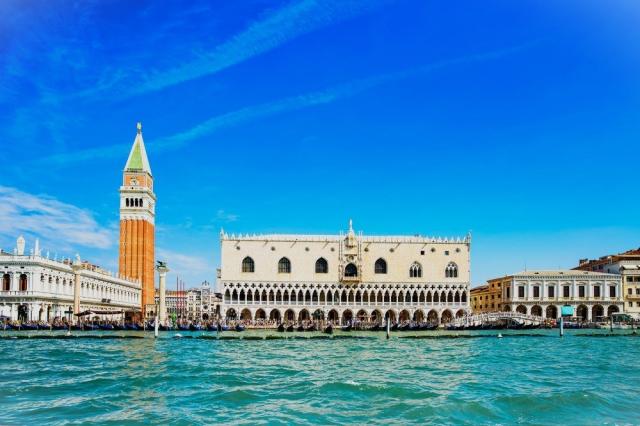 Itálie - Benátky - Campanila 1 shutterstock_147287495.jpg
