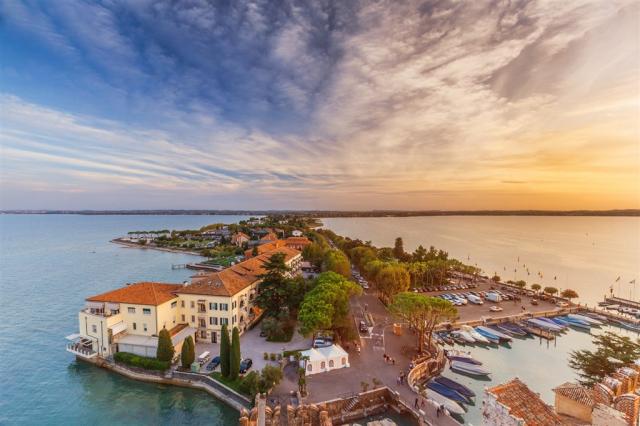 Itálie - Sirmione shutterstock_325293998.jpg