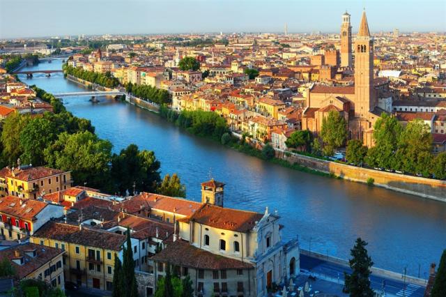 Itálie Verona  op shutterstock_117860974.jpg