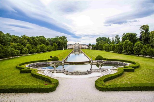 Itálie - Villa Pisani shutterstock_564328465.jpg