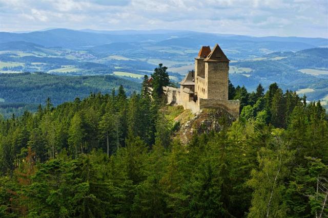 Česko - Šumava - hrad Kašperk shutterstock_1106917022.jpg