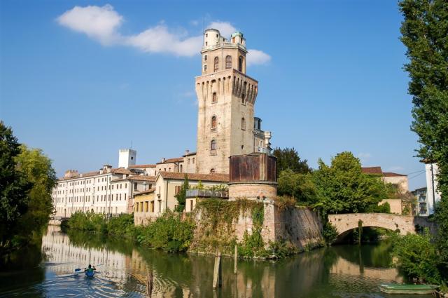 Itálie Padova  G.Galioe observator shutterstock_238271089.jpg