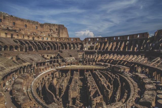 Itálie Řím colosseum-526244_1920.jpg