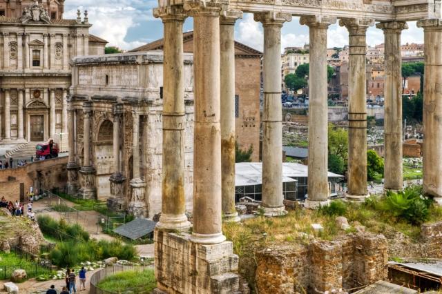 Itálie Řím Forum Romanum shutterstock_119757172.jpg