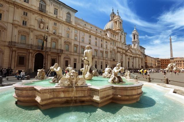 Itálie Řím Piazza Navona shutterstock_117558637.jpg