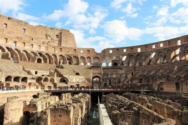 Itálie - Řím - Colosseum -4288115_1920.jpg
