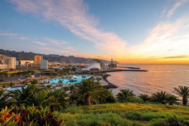 Španělsko Kanárské ostrovy Tenerife Santa Cruz  shutterstock_36