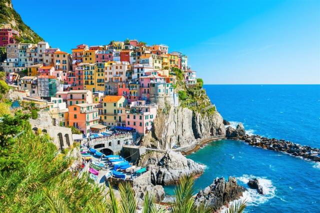 Itálie - Manarola - Cinque Terre shutterstock_446886604.jpg