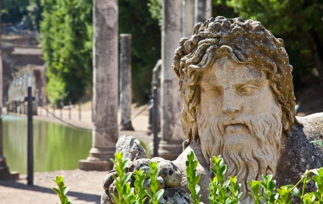 Itálie - Tivoli - Villa Adriana shutterstock_89237308.jpg