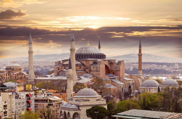 Turecko - Istanbul - Hagia Sophia  shutterstock_277651025.jpg