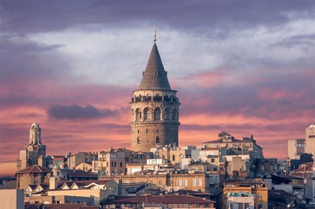 Turecko - Galatská věž v Istanbulu shutterstock_107303201.jpg