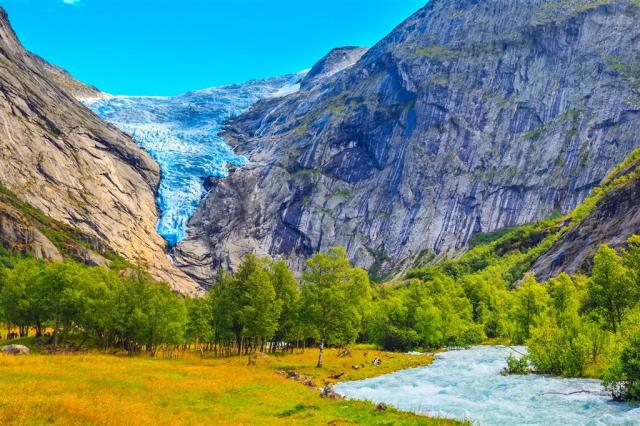 Norsko - Briksdalsbreen shutterstock_1393255871.jpg