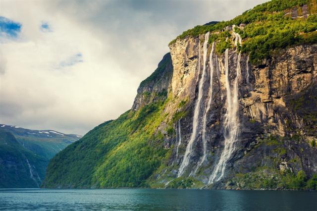 Norsko - vodopád 7 sester shutterstock_497875039.jpg