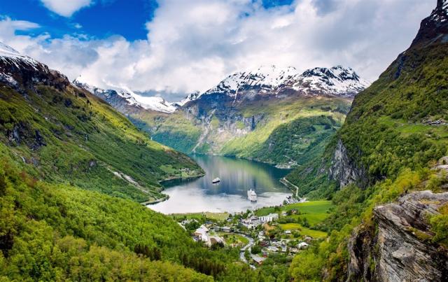 Norsko - Geiranger fjord z shutterstock_300215978.jpg