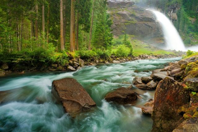 Rakousko - Krimmelské vodopády shutterstock_115280227.jpg