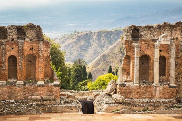 Itálie Sicílie Taormina shutterstock_270671015.jpg
