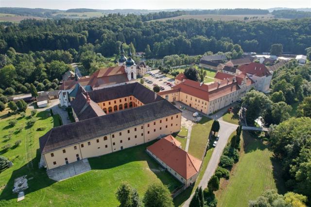 Česko - klášter Želiv  shutterstock_2134800387.jpg