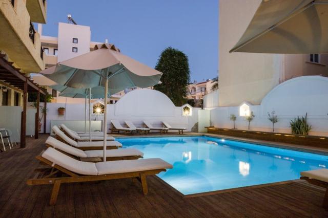 Řecko, hotel Atlantis, bazén