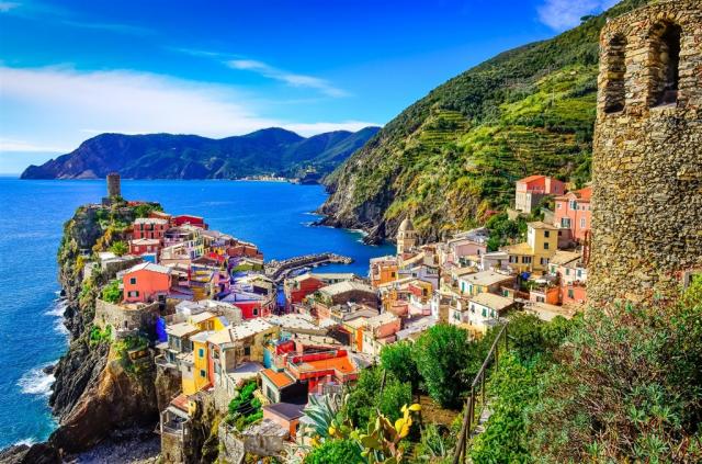 Itálie - Cinque Terre shutterstock_156908393.jpg