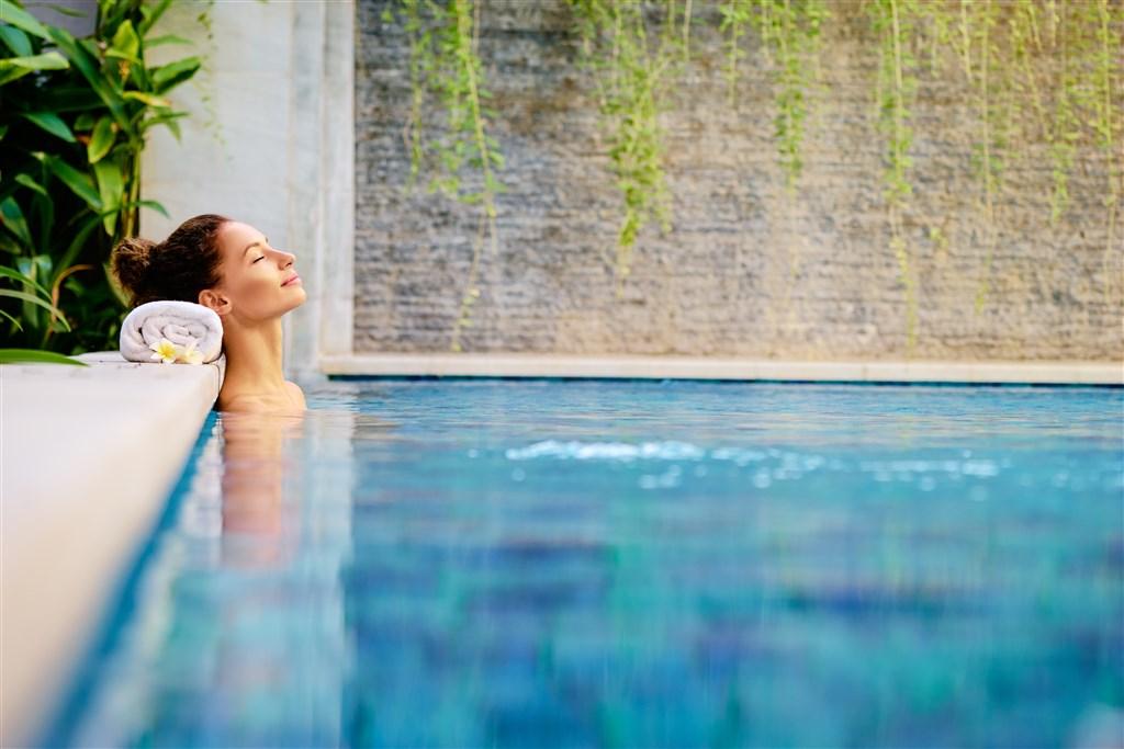 Relax, odpočinek, termální lázně.shutterstock_613561184.jpg