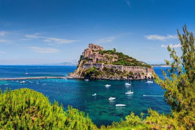 Itálie Ischia Aragonský hrad shutterstock11_456639817.jpg