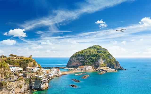 Itálie Ischia Sant'Angelo shutterstock_1091825765.jpg