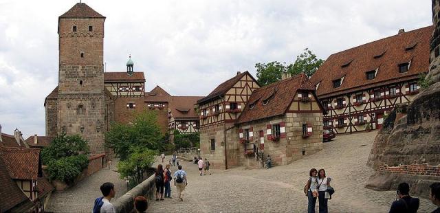 800px - Nuernberg Burg Panorama PtGUI[1]