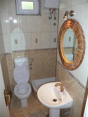 2nd floor-wc.JPG