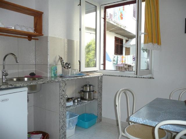 2nd floor-kitchen.JPG