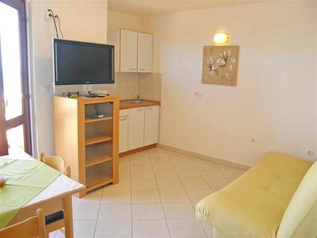 2418734-15.jpg