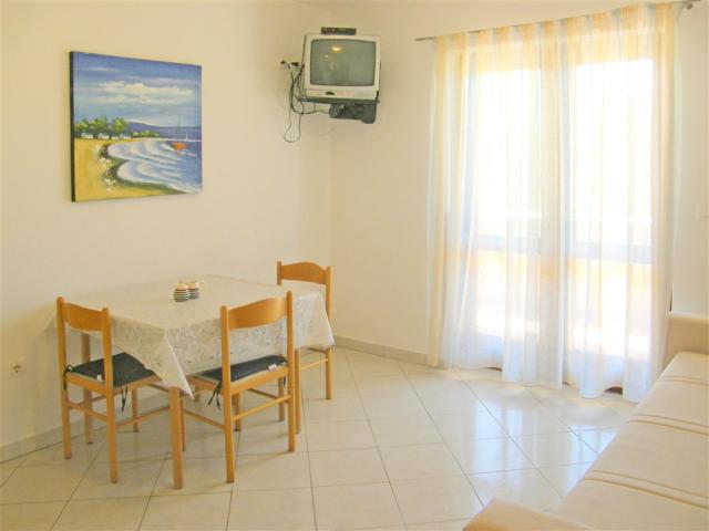 2418775-15.jpg