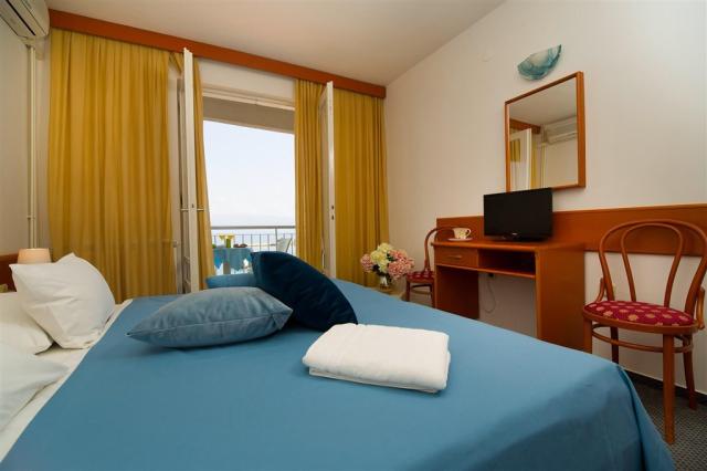 20-A_Family-room-sea-side.jpg