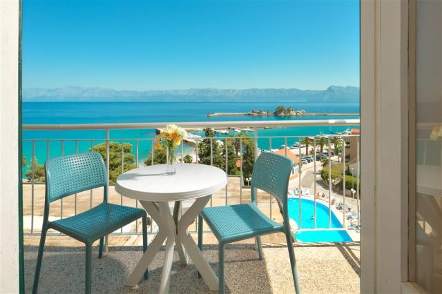 Comfort balcony sea view.jpg