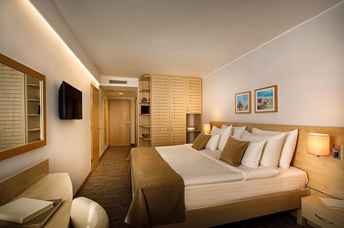valamar-parentino-hotel-superior-room-seaside-balcony-03.jpg