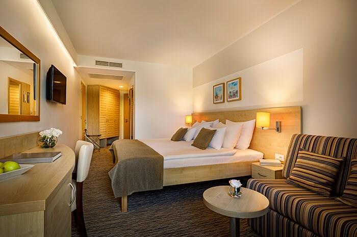 valamar-parentino-hotel-superior-triple-room-balcony-03.jpg
