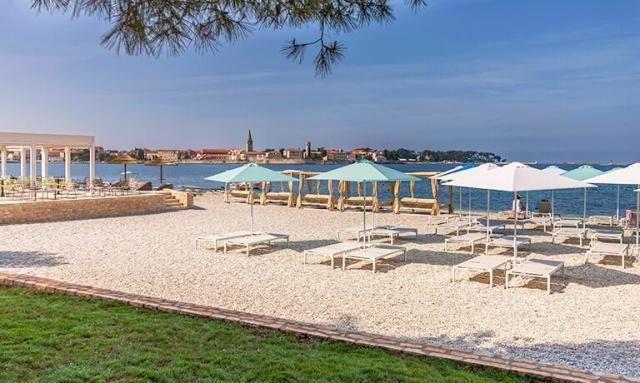 valamar-parentino-hotel-val-parentino-family-beach-sc-02.jpg
