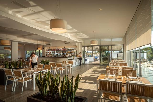 valamar-parentino-hotel-mediterraneo-restaurant-interior.jpg