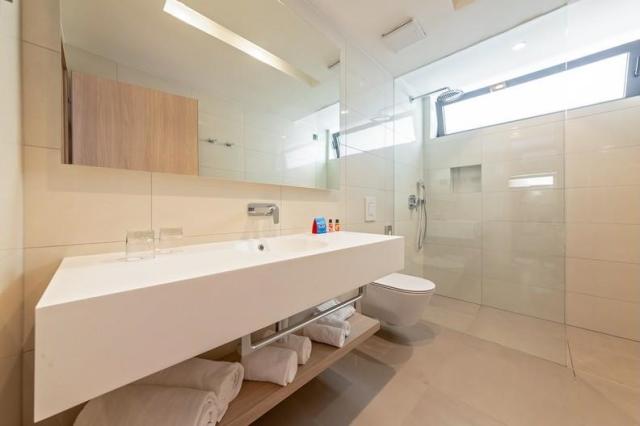 Premium suite 3.jpg