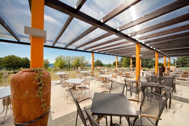 Camping Park Umag restaurant.jpg