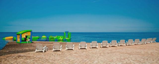 Campingin-Park-Umag-8-family-beach-1024x419.jpg