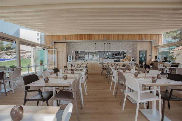Villas Arausana and Antonina restaurant 5.jpg