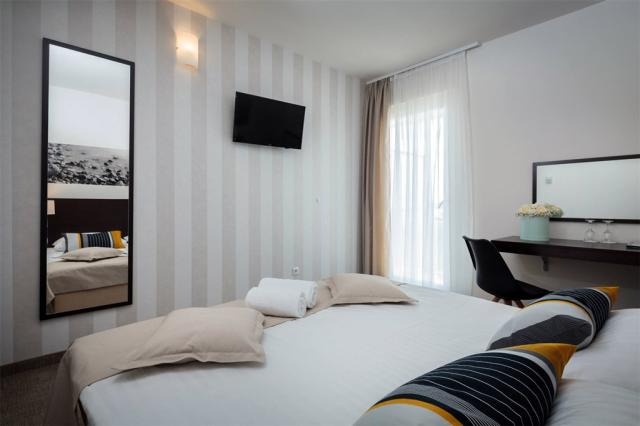 4-Classic-double-room-sea-side-4.jpg