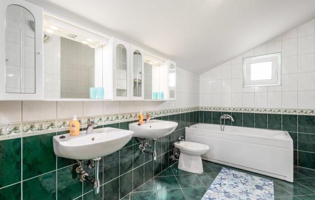 ckp831_bath_01.jpg