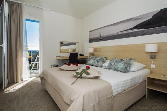 Classic double room sea view (3).jpg