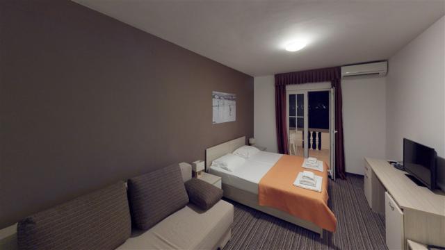 Hotel-Belvedere-Bedroom(3).jpg