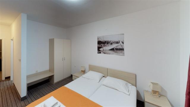 Hotel-Belvedere-Bedroom.jpg